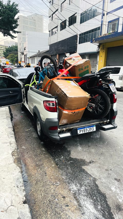 Fretes mudanças carretos socorro de motos