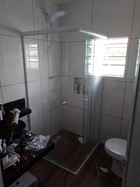 Trabalhamos com vidro comum temperado serigrafado laminado Box janelas guarda corpo salas comercias divisórias telhado e