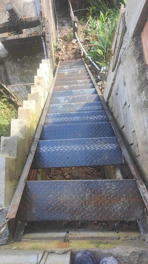 Serralheria em geral / Eletricista residencial.