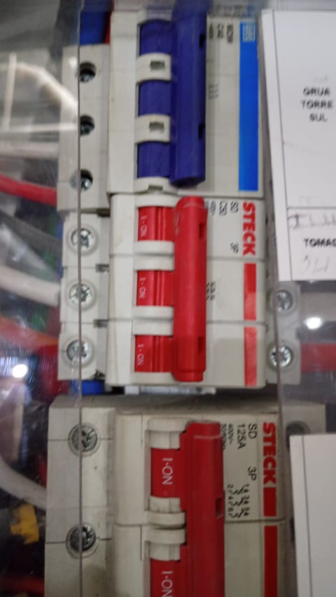 Eu faço pequena manutenção de elétrica