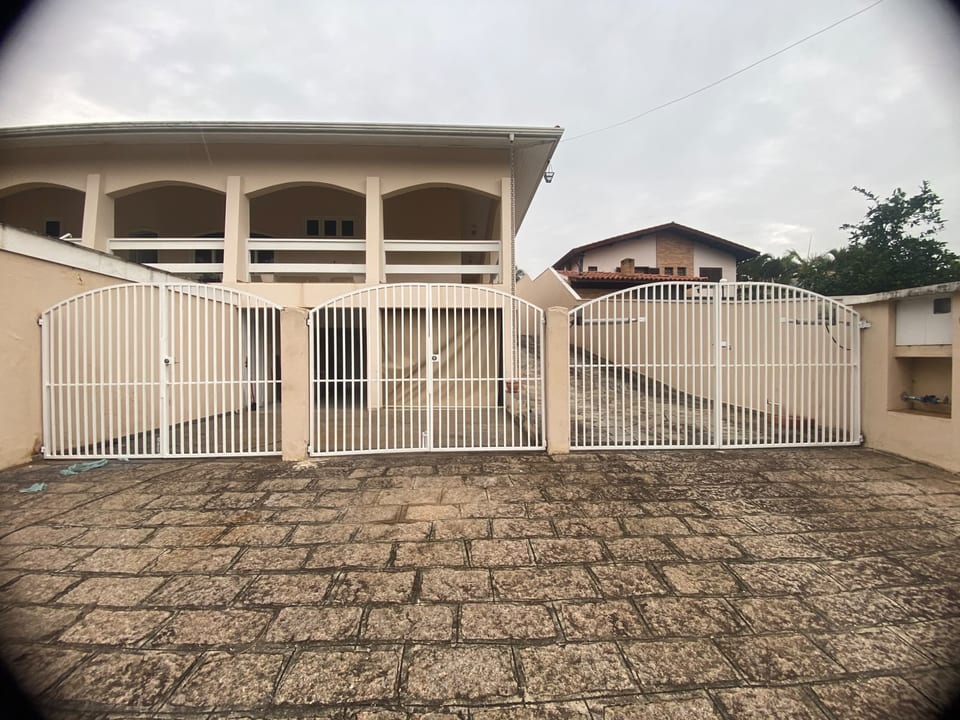 Fabricamos portões, grades, escadas, corrimoes, guarda-corpo, estruturas metálicas , e entre outros serviços de serralhe