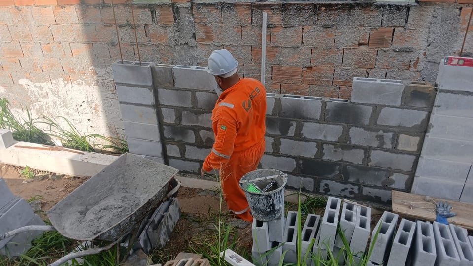 Sou mestre na construção civil Graças a Deus
