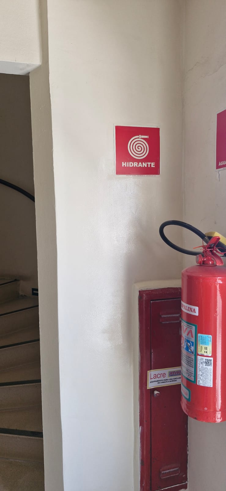 Troca de tubulação e reparo nas paredes com pintura