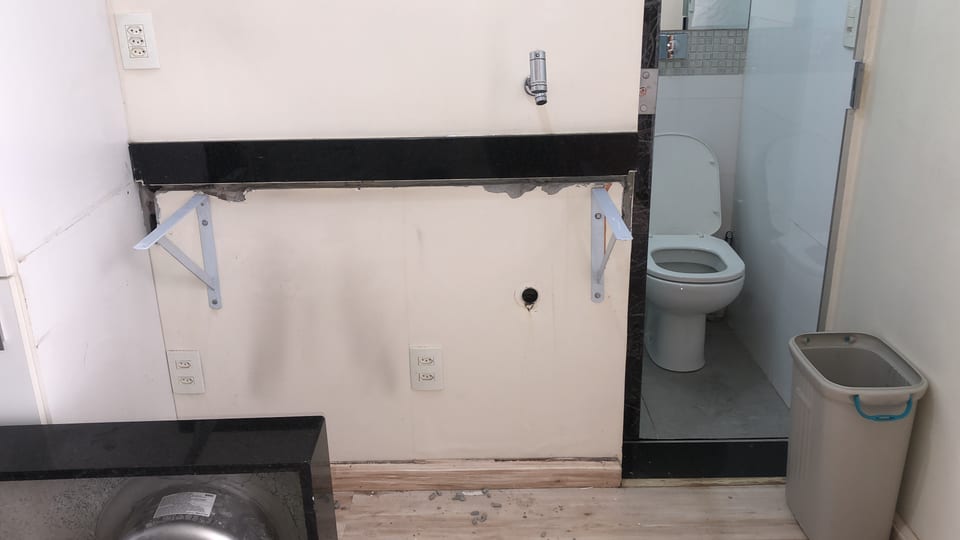 Fixação de pia de mármore