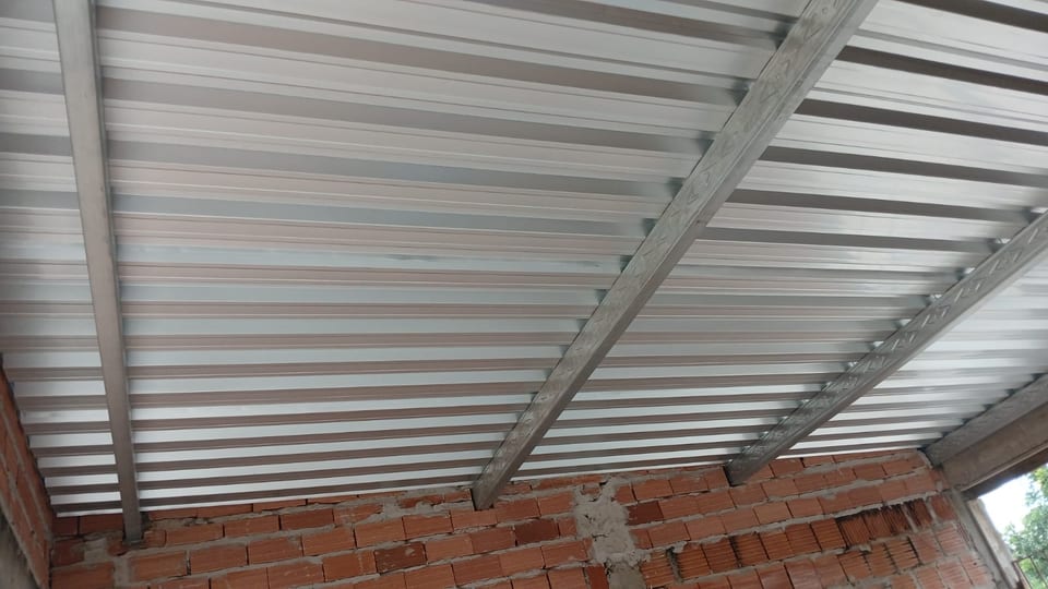 Fornecimento de madeiramento metálico e LSF